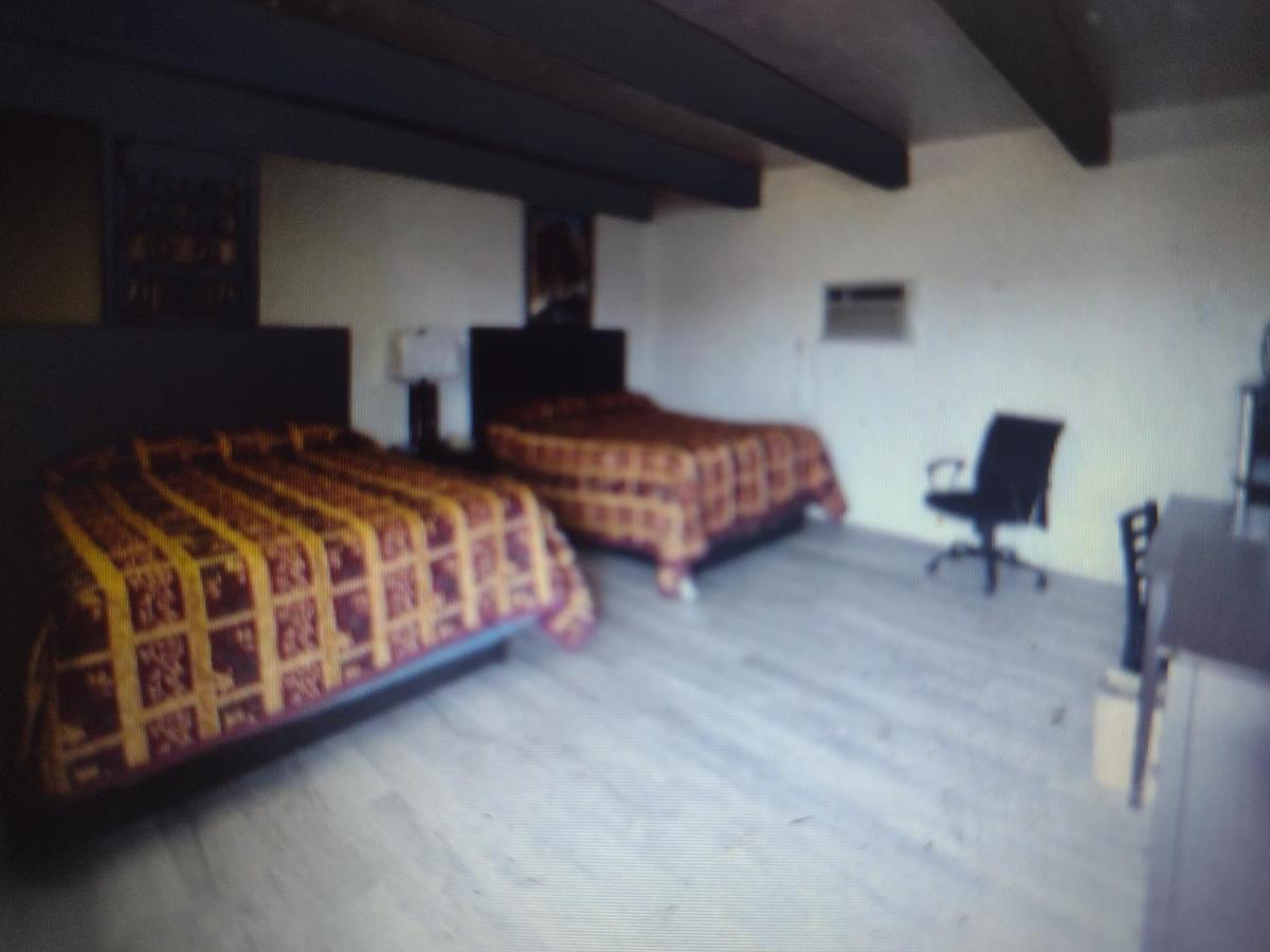 Budget Inn & Suites -Super-Ice Cold Spotless Rooms- Door-To-Door Lit Parking & Lowest Price Plus Hbo Max,Spanish Tv, Internet Free!! Freer Luaran gambar
