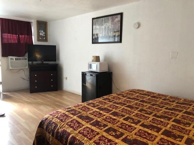 Budget Inn & Suites -Super-Ice Cold Spotless Rooms- Door-To-Door Lit Parking & Lowest Price Plus Hbo Max,Spanish Tv, Internet Free!! Freer Luaran gambar